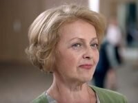 Битюкова прям очень приятно удивила. Девочка конечно была не лишена обаяния, но я бы никогда не подумал, что она вырастет в такую обворожительную женщину. 
Она, к слову, и сейчас красоты не растеряла.