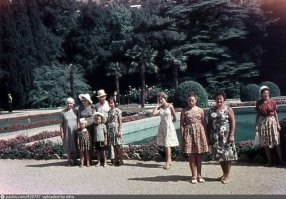 1. Ялта, ресторан "Эспаньола" на набережной возле гостиницы "Ореанда".
2. Ялта, Гурзуф гора Ад-Даг.
3. Ялта, Алупка Воронцовский дворец.
4. ??? Возможно Никитский Ботанический сад в Ялте, в посёлке Никита, но не уверен...