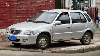 Когда я в 2005-м смотрел на Geely MR - было ржачно. Но за 20 лет они реально совершили рывок, сейчас китайцы - топ за свои деньги.