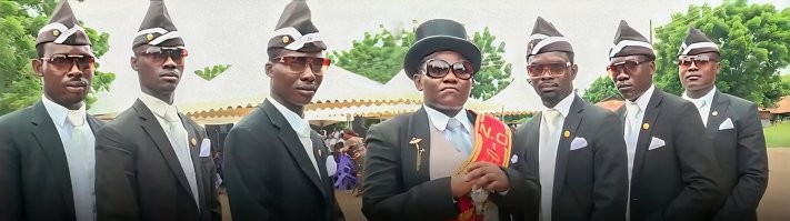 Сверху олимпийцы, снизу "Танцующие гробовщики". Нади три отличия