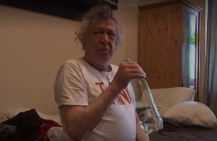 Тоже позволил снять себя в домашней обстановке...