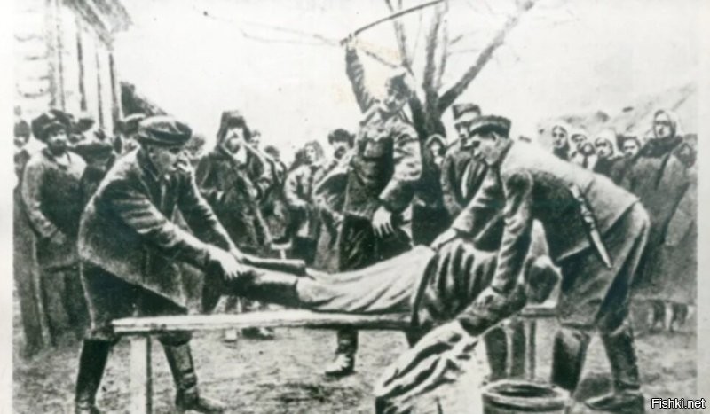 Глава Екатеринбурга пообещал премию за информацию о вандале, который испортил фасад администрации города