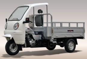 Одноместное чудо с коляской, которая не коляска...

Ну выпустят для почётного эскорта 20, 30, от силы 50 шт. и что?  Как слазал шведский предприниматель советскому инженеру: "Сделать вы можете что угодно, а вот попробуйте это продать." 

Я вот не представляю для кого, кроме почётного эскорта, сделано это чудо? На рыбалку ездить, так двухместный аппарат предпочтительней, или, как минимум багажник на коляску поставить.

Делают же аппараты для людей, понятно в какой стране.