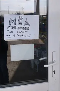 Натуральный, правильно сохраненный мед не имеет срока годности . На самом деле, археологи нашли в древнеегипетских гробницах мед, которому тысячи лет, и он все еще был хорош! Хотя большинству из нас не нужно беспокоиться о таком старом меде, их открытие доказывает, что при правильном хранении настоящий мед может храниться очень и очень долго.