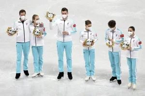 А что они в руках держат? Чёт очень напоминает...