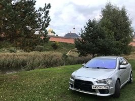 ну да вас богатых не понять, я своего лансера купил в 2008 году 15 лет будет в этом году, 1.8 двигатель на механике, до сих пор езжу на нем, слежу чтобы машина в нормальном состоянии была, че то в металлолом сдавать его не собираюсь 205 пробег год назад всю ходовую выкинул новую поставил 250 твсяч отдал, плюс все подушки двигателя все масла, тормоза и подшипники, с учетом нынешних цен для машины это копейки, в подвеску надеюсь не лазить еще лет 5,  а щас брать полторалитровую херабору которую через 100 тысяч ты хен еще продашь потому что там движку хана, ахрененное вложение 4, 5 лямя на 5 лет потом как ты говоришь треть получишь тоесть 3 миллиона потерять за 5 лет, ну нахрен я лучше на старушке своей покатаюсь, уже все в ней знаю что как менять и когда