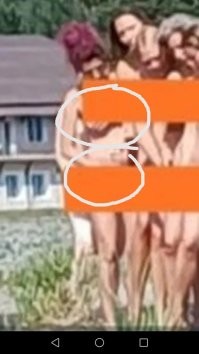 Ну тут я и умом и сердцем на стороне обнажённой натуры. Во-первых место явно не общественное, во-вторых, если убрать долбаные полоски, то будет видно - девочки интимные места и без полосок ручками прикрыли. И друг другом.