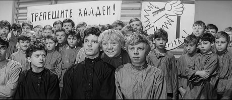 Взломали холодильник и достали мороженое: двое малолетних детей в Туве за ночь разгромили несколько торговых точек