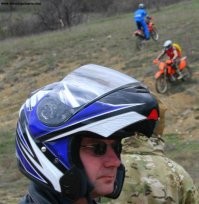 Мой стаж на мото почти 50 лет.) Я сказал про идею, а вот про воплощение её не говорил.) Если на дальняк пойти, можно в два раза больше груза взять, а с другой стороны мотоцикл учит минимализму.
