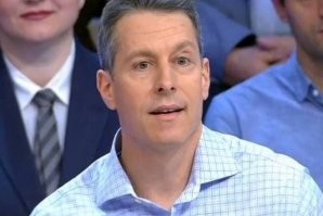 Liberman    7 часов назад
"Ты хотел сказать "самоваром"?

"Со своим уставом в чужой монастырь".
Вы, Майкл, запишите: Вы ж собираете русские поговорки.