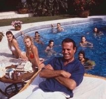 Вот рай для мужчин. А песочницы я в детстве отлюбил