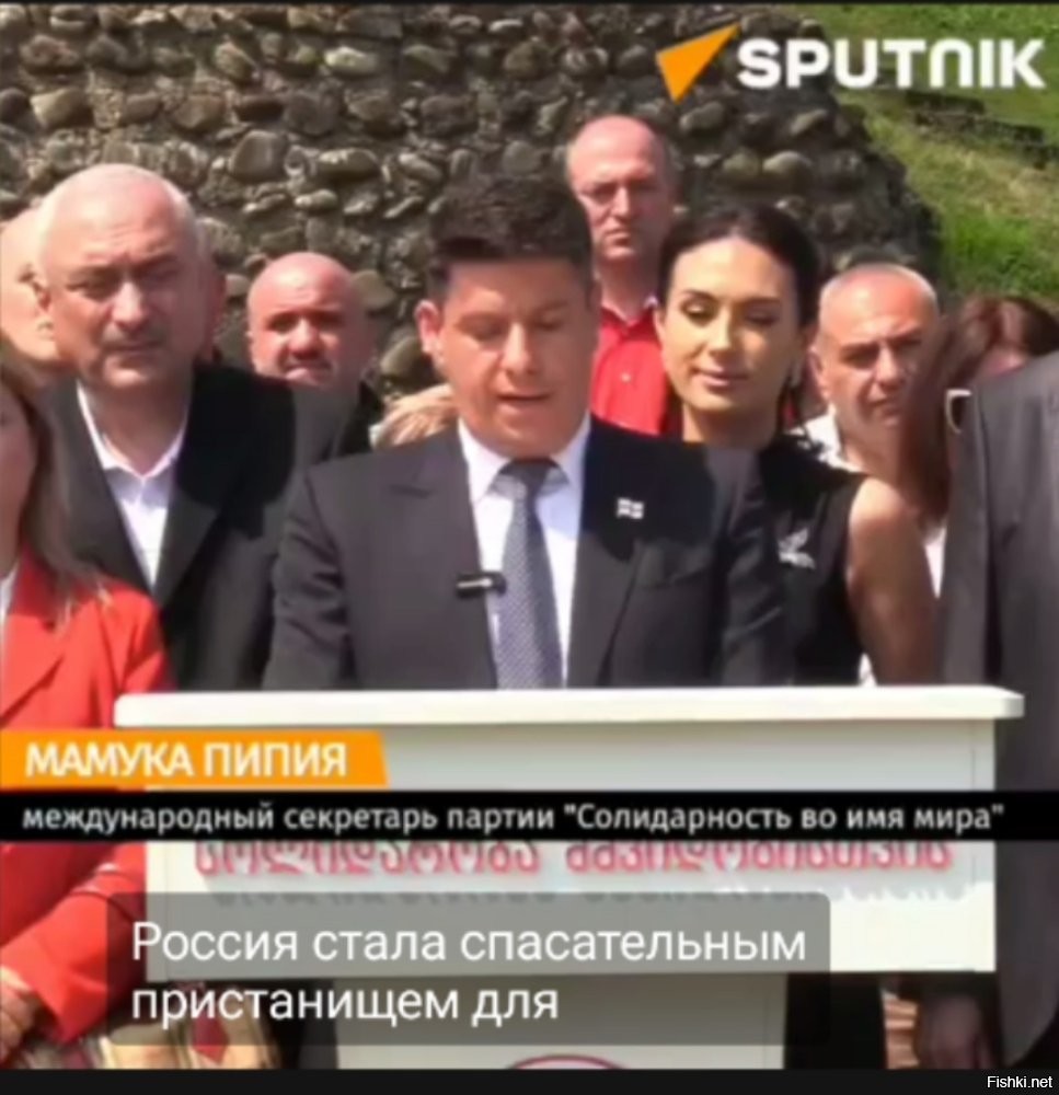 «Без России нам не выжить»– в Грузии отметили годовщину подписания "Георгиевского трактата".

Партия "Солидарность во имя мира" сегодня возложила венок к памятнику грузинского царя Ираклия II и призвала власти Грузии и России начать диалог и двигаться в сторону восстановления дипотношений.

Георгиевский трактат" – договор о покровительстве и верховной власти Российской империи с объединенным восточно-грузинским царством Картли – был подписан в 1783 году по инициативе Ираклия II.