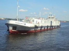 В России существует целая серия теплоходов, которые называются "Плавмагазин".