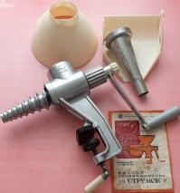 Умели делать в Союзе!
Это соковыжималка выжимала березовый сок из березовых чурбачков