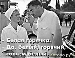 Мужчина устроил «бой» с невидимыми «врагами» около подъезда и проиграл