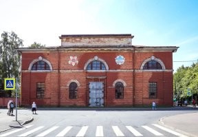 Вот обычный дом людей ростом от 3м.  Говорят что буквально 300 лет тому назад 3м. рост это норма были и выше =  много следов и фактов осталось их нормальной жизни = их дома до сих пор жилые и в них живут современные люди до 2м. роста.  Почу про это историки не говорят и врут?