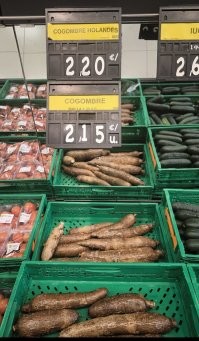 Тостерный хлеб без корочек, хлеб-круассан, написано огурец, но так и не нашла что это такое.