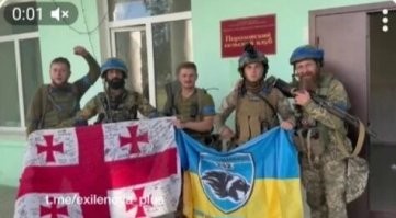 Что бы я сделал.
Вот они фоткаются. Все юбало видны. Рано или поздно скорее всего все сдохнут...
Так вот... Компетентные органы,  должны найти эти тела. Привезти их на место съёмок.  И сфотографировать.  Можно просто одни бошки. И потом хохлам для наглядности запостить. Мо вот ваши свиньи таки типа крутые и боевитые и вот.  ОЧЕНЬ наглядно будет.  И так с каждым любителем пофоткатся
