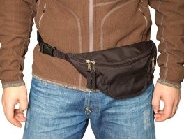 "Сегодня шотландцы чаще всего носят парадные спорраны с килтами и хранят в них такие предметы, как кошельки, ключи, мобильные телефоны и, возможно, фляги с алкоголем."

Скорее поясной сумки