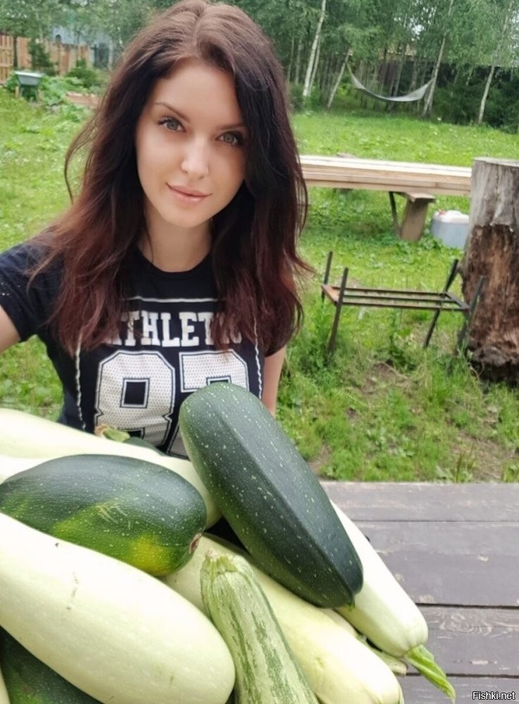 Девочка с кабачками