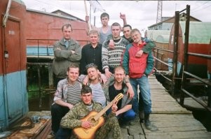 Жил наш стуленческий стройотряд в таких "цистернах" в 2001, "балок" у них было название. Это в Пилятке, 2 часа лететь на вертолете от Норильска. Классные воспоминания.