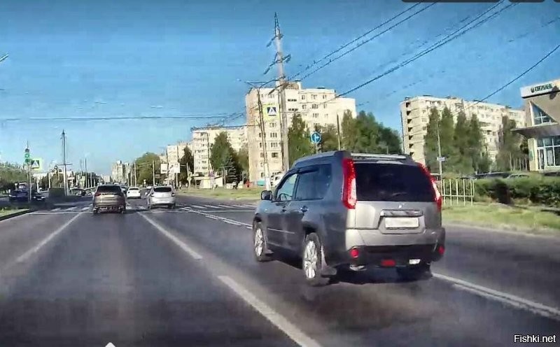 Блин, я думал у меня глюки... 

Вчера был знак 4.1.4 на панораме на повороте не Пролетарскую, я его собственными глазами видел! Сегодня открываю -- нет его! Пипец, думаю, досиделся на фишках. Хорошо, что догадался в "зеркала" влезть, съёмка, кстати, совсем свежая, от 4 августа. Так вот же он, висит. Походу, это место вчера набрало столько просмотров, что Яндекс что-то там обновил.