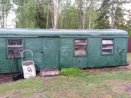 Отец всю жизнь нефтепроводы строил и я пока в школу не пошел с мамкой с ним были. До средины 70тых жили в "пиловских вагонах". На картинке он страшненький, но красивее не нашел. Они стояли на салазках и передвигались вслед за стройкой бульдозерами. А бочки он первый раз в Ираке только увидел. В 1978ом. Может на БАМе они и были, но Уренгой-Помары- Ужгород тянули не в них....