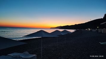 Отдыхаем трое взрослых и двое детей в Кринице (Геленджикский район). Жильё хорошее 8к сутки. 
Утром омлет. Обед в хорошем кафе от 6-7к (редко), в столовке 2.5к
Либо самостоятельно шашлык (свинина+вино+салат+уголь) 1.5-2к, либо пельмени в ту же цену. 
Лежак на день 400р. Берём по 2.
Море, пляж чистые. Отлично. 

Итого в день на пятерых около 15к. На неделю около 100 с копейками.
Считаю приемлемо.