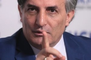 Да подождите вы со своими обвинениями.
Окажется, что это сын уважаемого человека, и ему просто стало плохо за рулём. Он принял лекарство, в составе которого и находилось то самое запрещённое вещество.

Как вам, адвокаты, такая идея?