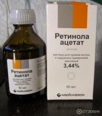 Ожоги смазываются не маслом, а специальными масляными растворами. После охлаждения раны. Масло там основной компонент, поэтому несведующие путают.

Самый распространённый (но не единственный) и известный - ретинола ацетат, или по простому - Витамин А. Есть куча рецептов народных масляных растворов на травах