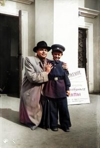 Новое - позабытое старое.... помню, еще в начале и до средины 50х носили эту форму.