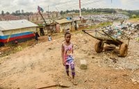 А зачем они покрасили дом в российский флаг?