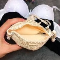 Да у половины "сисястых" что-то подложено..