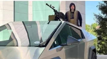 Я не понял? 
 Акадэмик сказал что на этой машине воевать  можно!
 Пи**р, извинись перед научным сообществом!