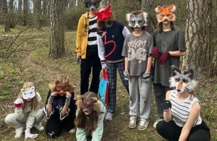 Вы все такие шутники, ой америка, хихихи. А чем занимаются ваши дети? да х*й его знает.
А они смотрят трансов, Поднебесного( если вашему тугосере 12 лет он знает кто это) и изображают животных, а потом будут изображать противоположный пол. потому что вам на*рать на своих детей. мы к этому идём семимильными шагами.