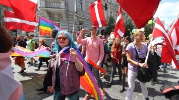 "А что сейчас делают в Латвии?" -  Гей-парады проводят!