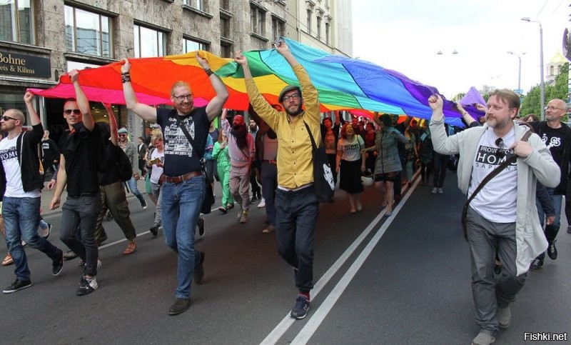 "А что сейчас делают в Латвии?" -  Гей-парады проводят!