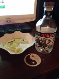 У меня тоже стоял кактус, ну как кактус - агава, но не растение)))