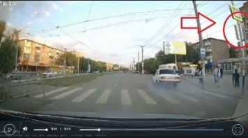 а я заметил ,хоть качество и не ахти, водитель уже летел на красный в правом ряду думал проскочит,хотя машина в среднем ряду (рег) уже остановился.Классика жанра видешь поток тормозит, но он думал что умней )).Женщина конечно тоже не осмотрительна была.Вина водилы там к бабке не ходи тем более запись есть