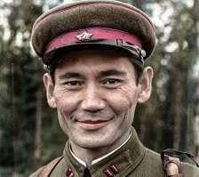 На три дня они задержали продвижение противника по Волоколамскому шоссе.
Помимо своего подразделения вывел еще несколько десятков из соседних разгромленных.
Пушек по итогу вывели 14. Восемь своих и 6 из соседнего батальона.

И еще раз напишу.
Получили приказ на отступление, но по итогу вернулись в окруженный район и дали жару, находясь в окружении, и зная об этом. При этом всё подразделение было в отличном психологическом состоянии.