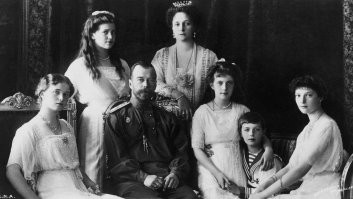 У этого, на фотографии всё еще круче было. И ничего - ответил за все свои злодеяния.