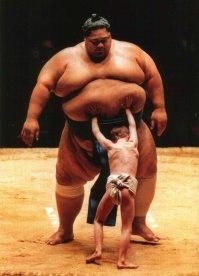 Да она их одним только пузом растолкает.