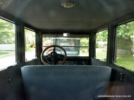 В не самых дорогих автомобилях, например в "Ford T", потолок был гладкий металлический.