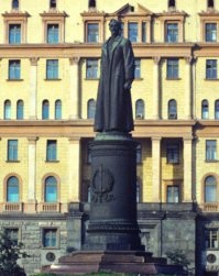 По звонок Феликса Эдмундовича повеселило.
Тонкий троллинг.
Свидомые дебилы даже не знают создателя ВЧК