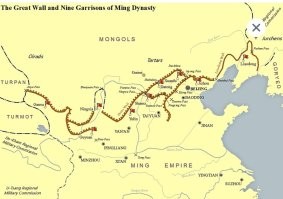 Это древняя шутка, вообще-то.

А так вот: 

Монголы. 
Стена. 
Китайцы.