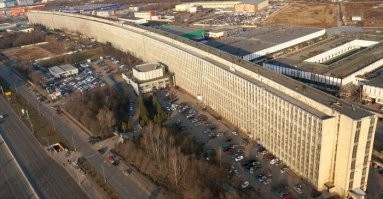 И "Лежачий Небоскреб" - это НИЦЭВТ, Варшавская 125.
Длина - 736 метров. Почти в два раза длиннее.