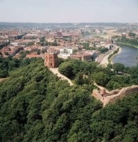 Стояла себе башня на холме среди деревьев. Сейчас как з…па торчит на голой горе.