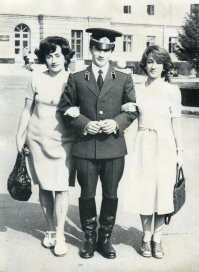 Выпускник Хмельницкого артиллерийского училища. 1977г.