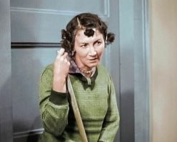 Рина Зелёная в фильме "Подкидыш".