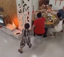 Какой нахрен удлинитель, когда пьянка идёт!